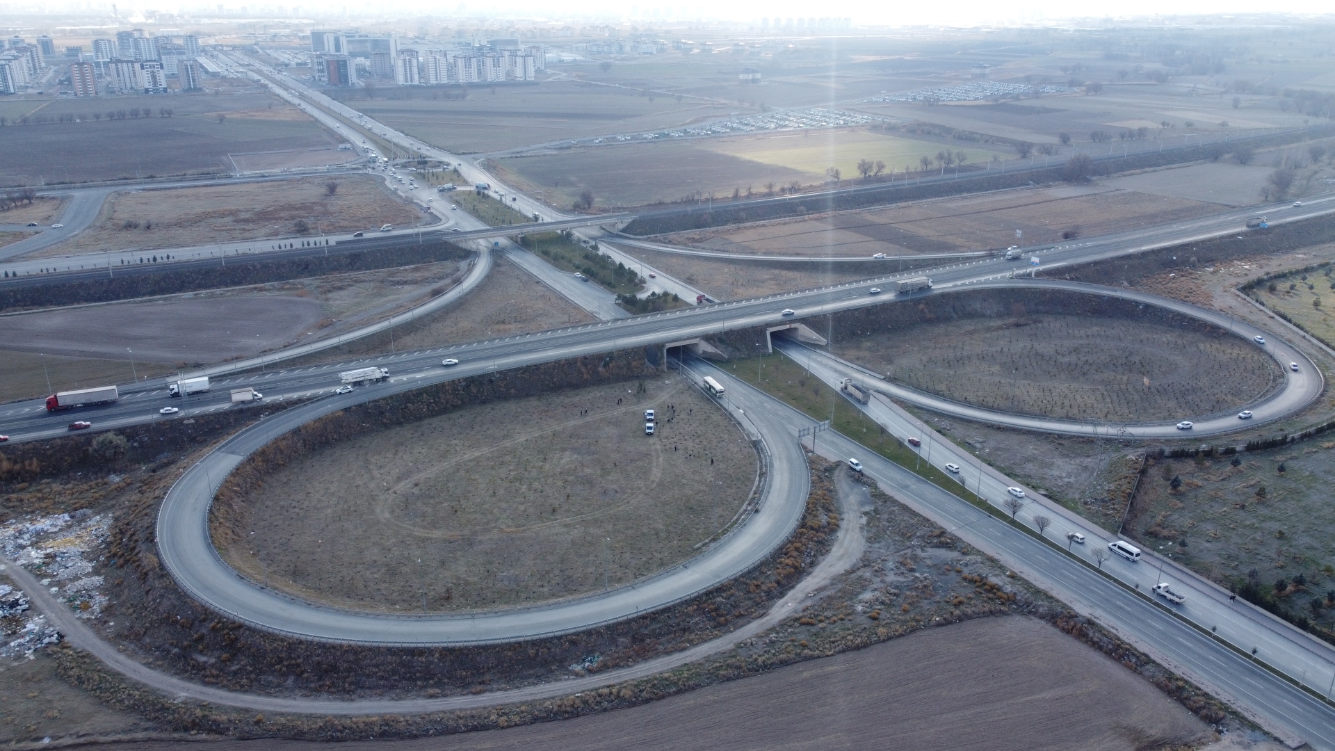 Büyükşehir’den Kentin Yeşil Alan Varlığına Destek: 3 Bin 200 Fidan Toprakla Buluştu