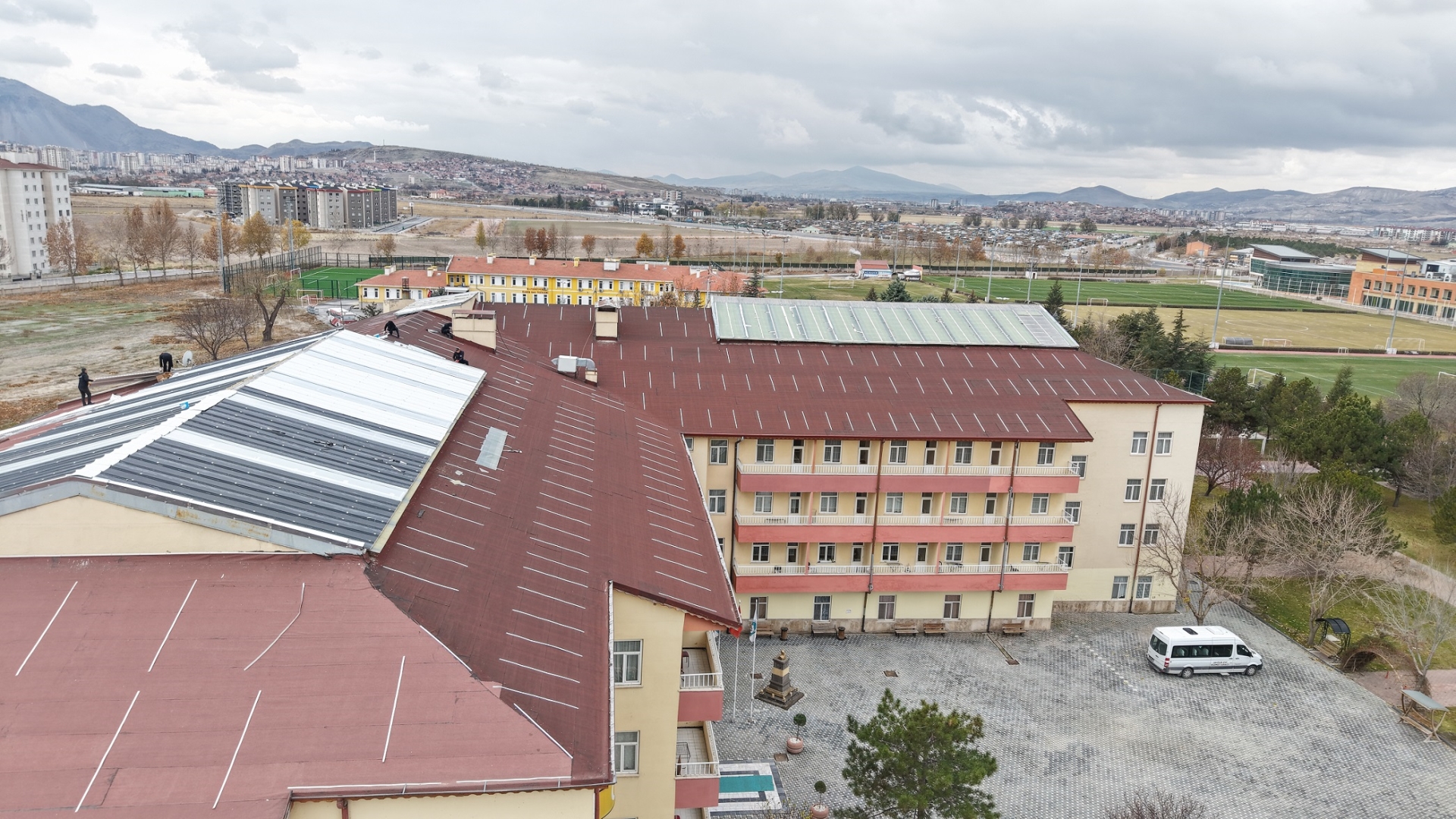 Büyükşehir’den Ulu Çınarların Sıcak Yuvasında Yenileme Çalışması