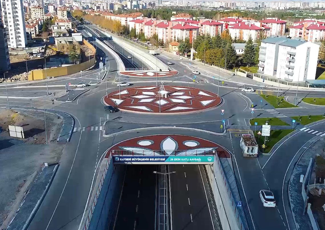 Kayseri Büyükşehir, Kavşak Peyzajı ile Kentin Vitrinine Renk ve Estetik Katıyor