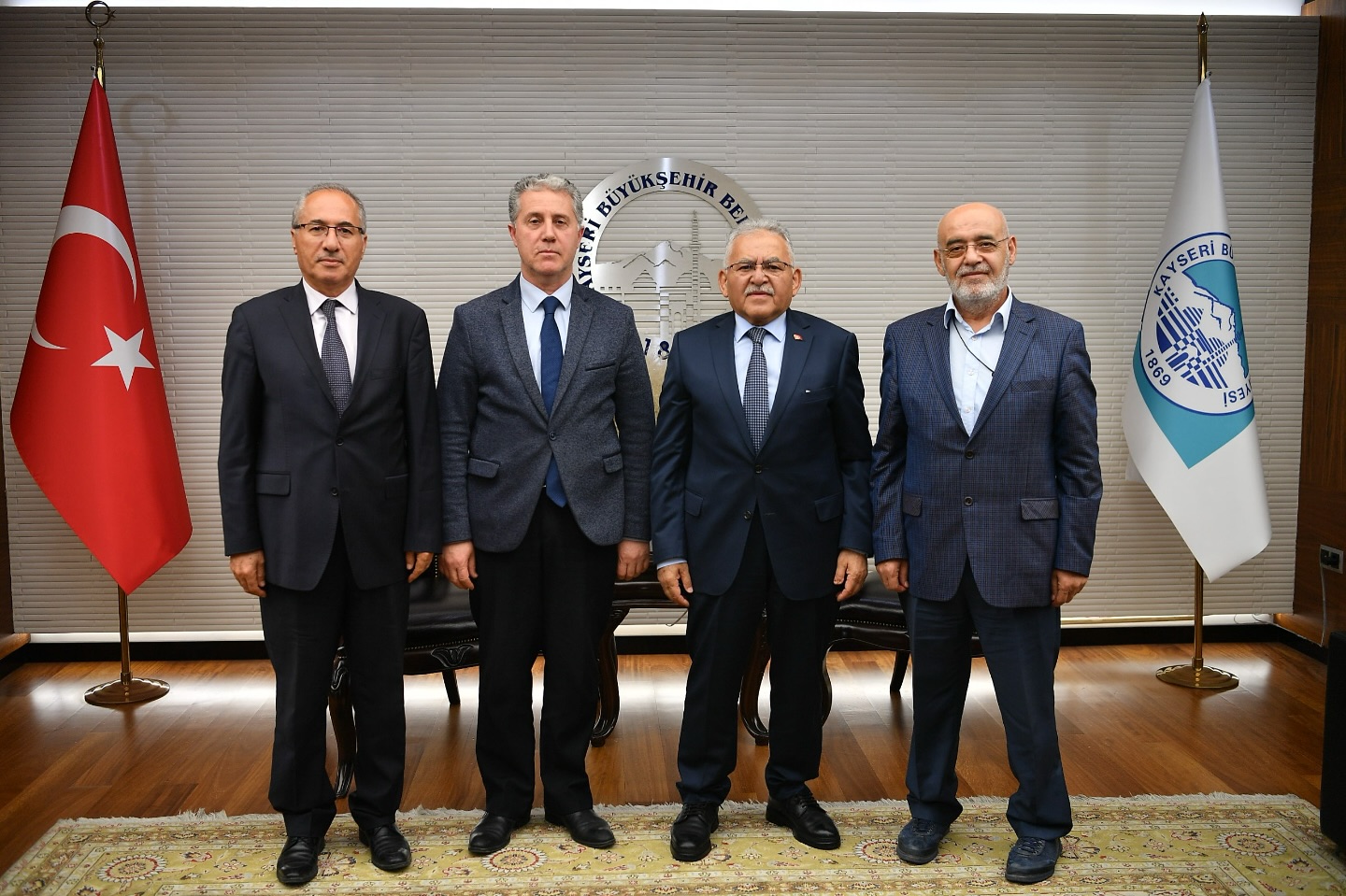 Başkan Büyükkılıç, Kente Katkı Sağlayan Misafirlerini Makamında Ağırladı