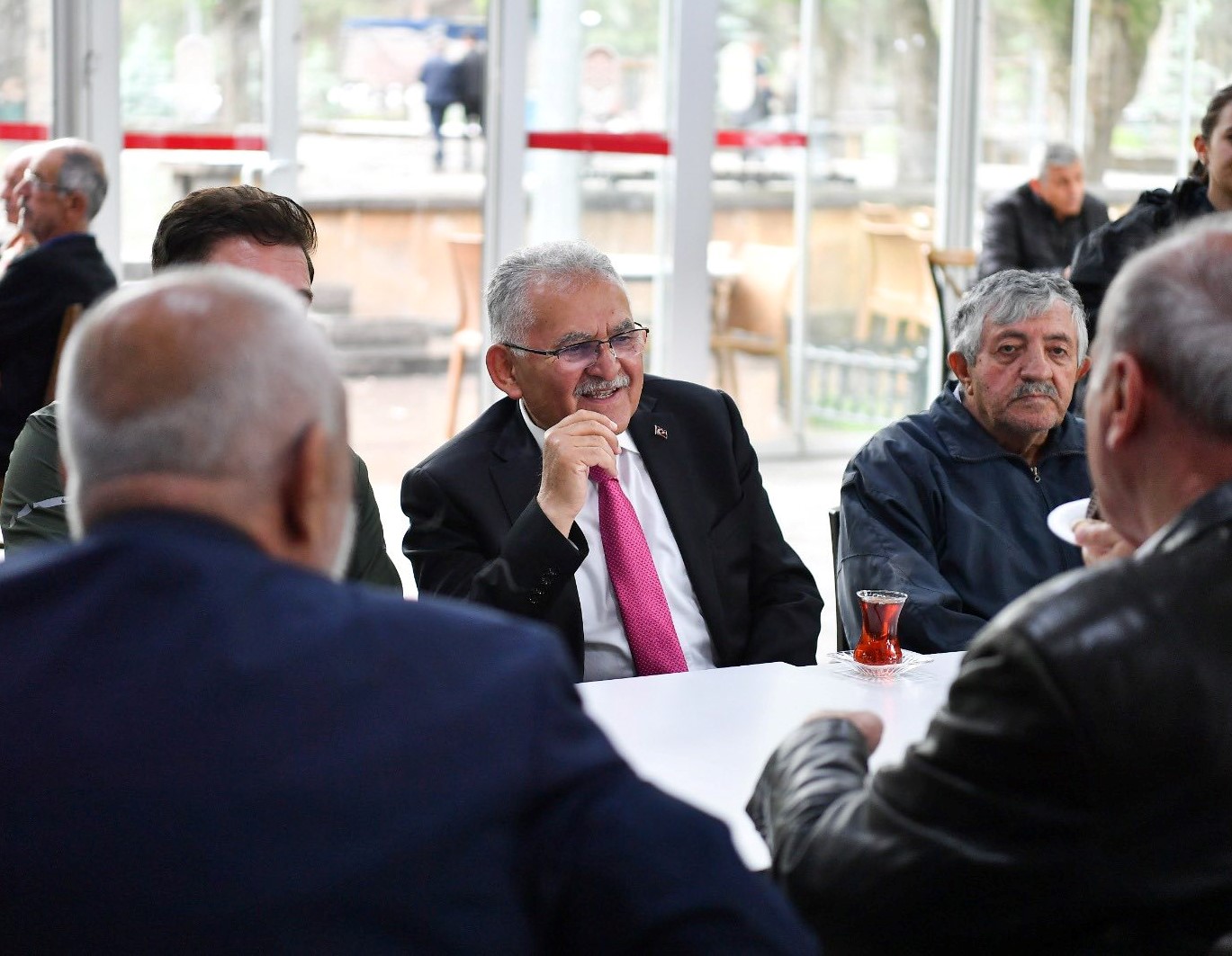 Büyükkılıç’tan, KAYTUR Kahve’de Vatandaşlarla Sıcak Sohbet
