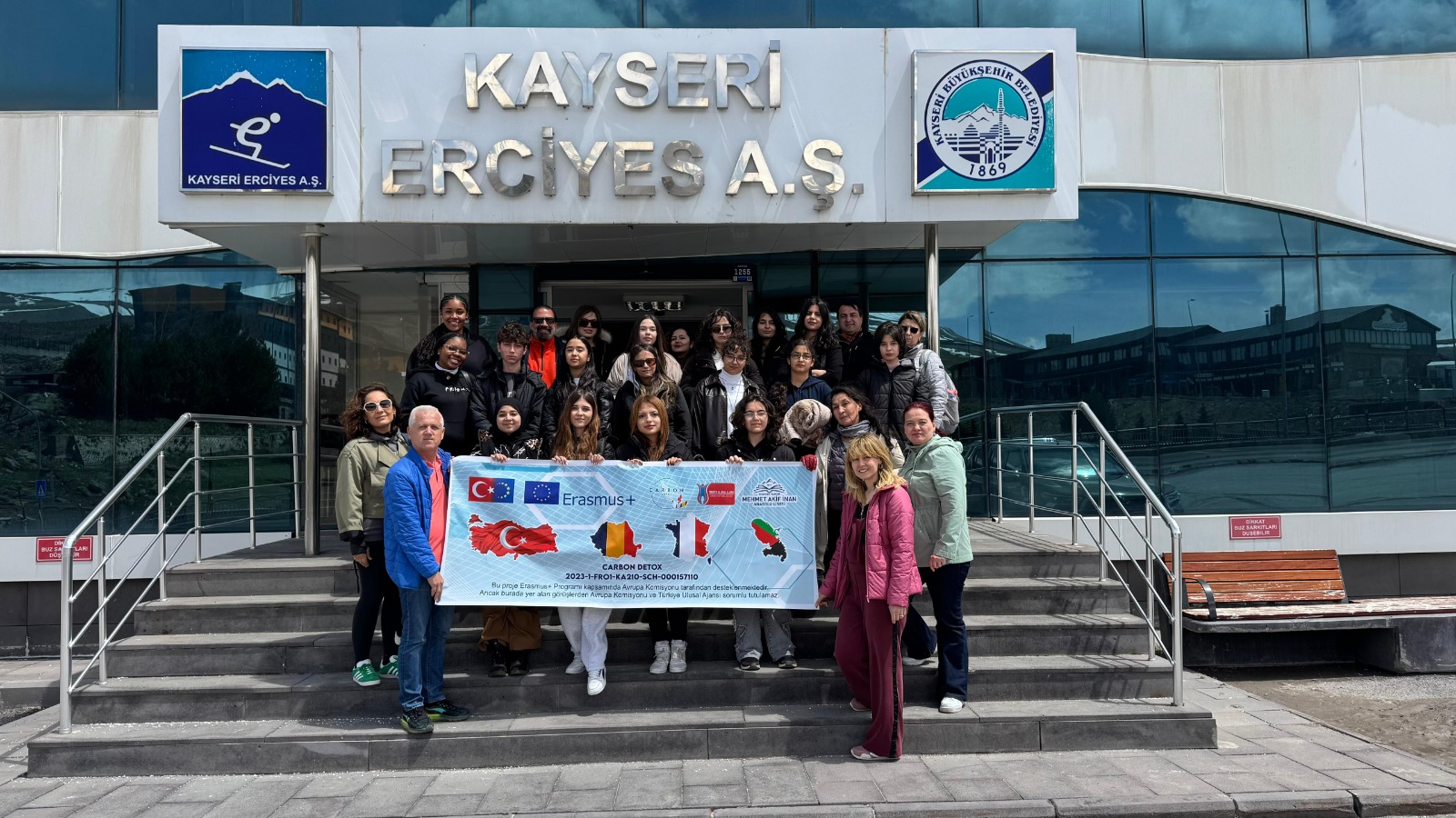Büyükşehir'in Vizyonuyla Erciyes, Romanya ve Karayipler’den Gelen Gençleri Hayran Bıraktı