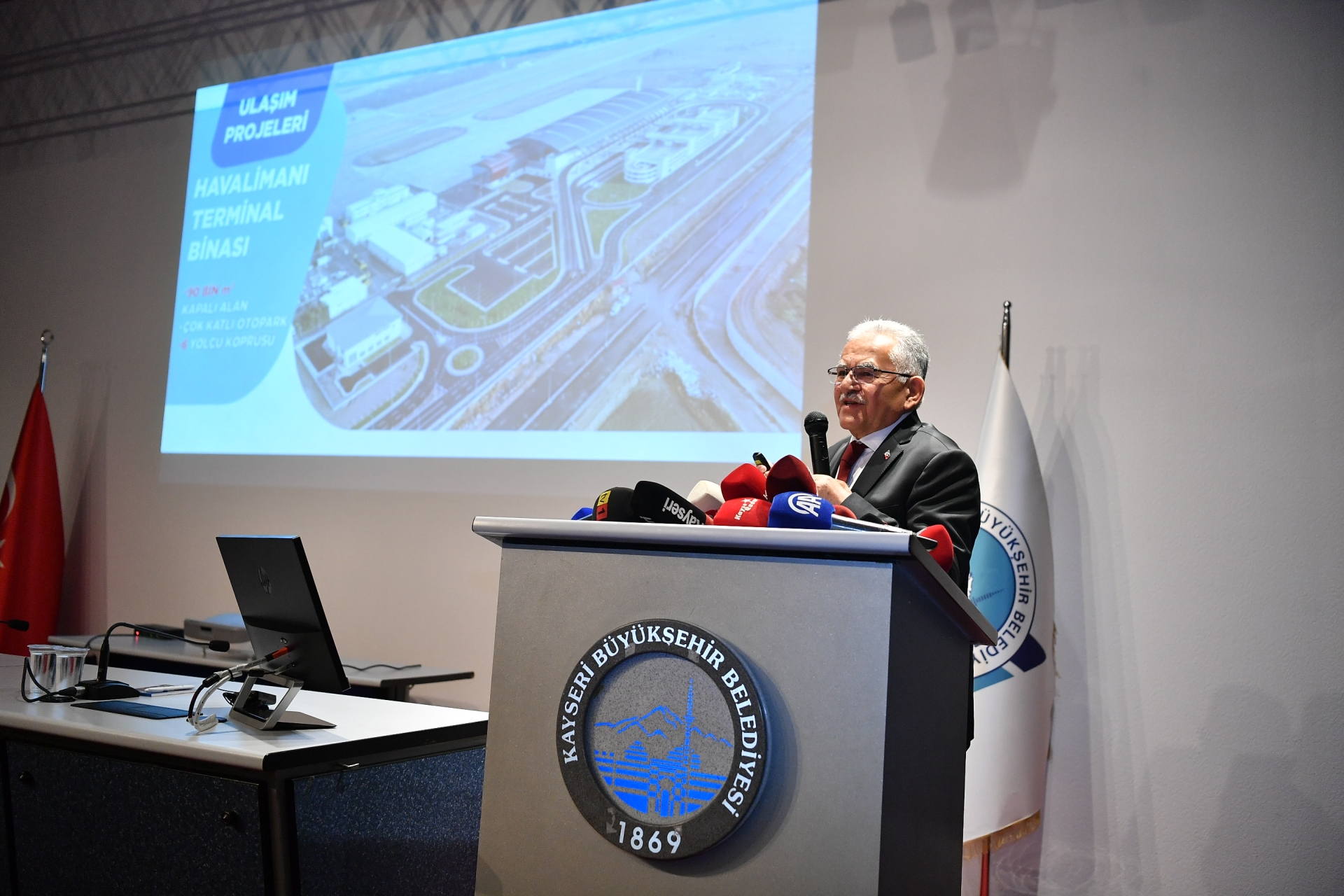 Başkan Büyükkılıç'tan Kartal Katlı Kavşağı Projesi ve Ulaşım Yatırımları Sunumu