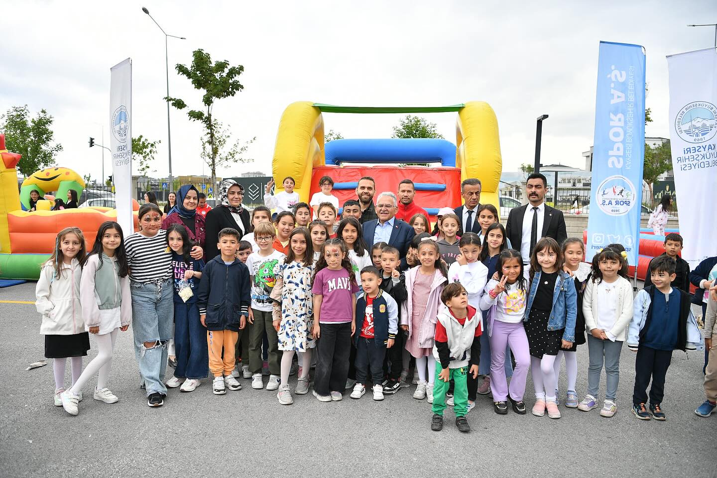 Hayırsever Büyükkılıç Ailesinin Eğitim Mirasında Bahar Şenliği ve Kermesi