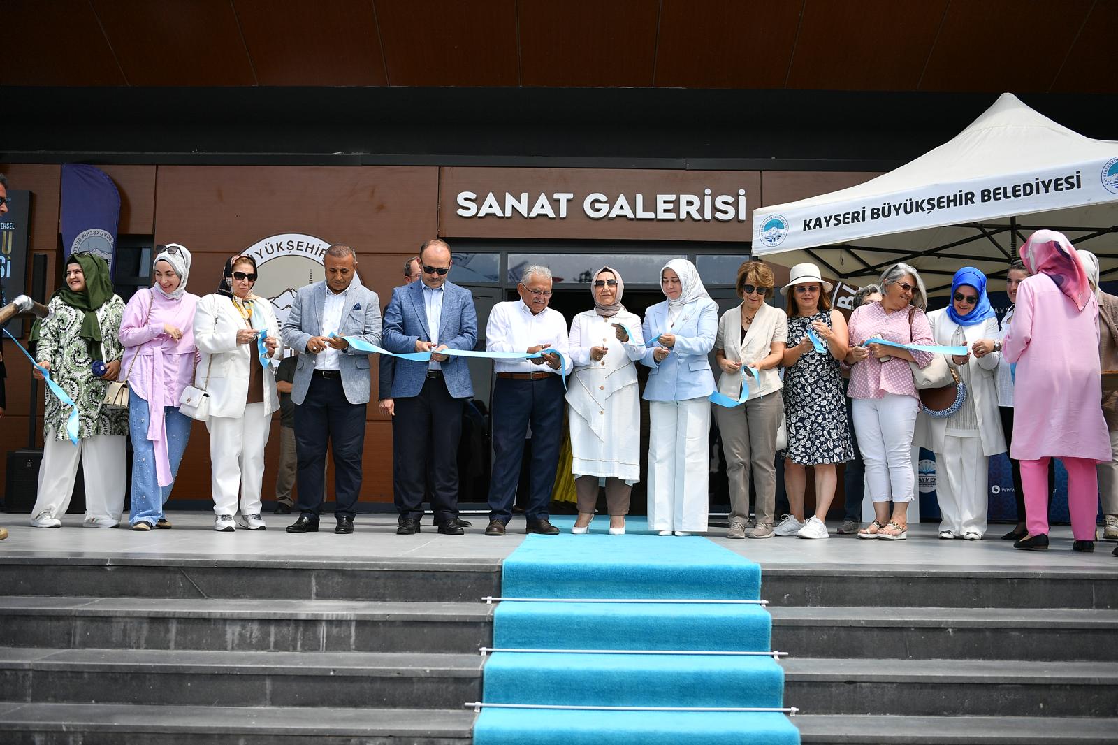 Başkan Büyükkılıç, KAYMEK Yıl Sonu Sergisi’ni Açtı