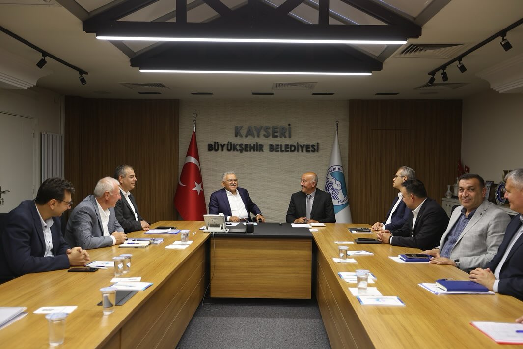 Başkan Büyükkılıç’tan Cumhur İttifakı Belediye Başkanlarıyla “Yatırım” Toplantısı