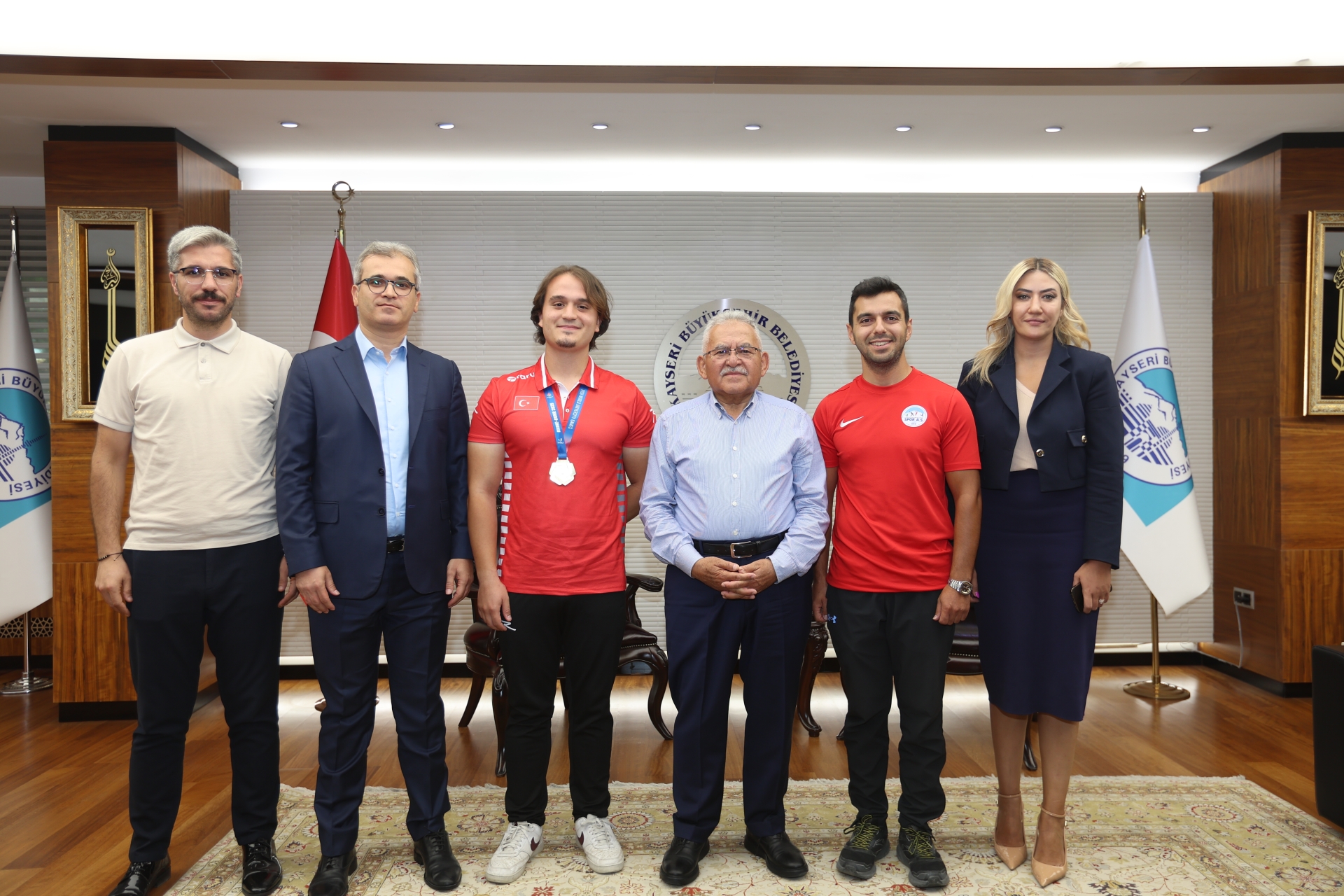 Başkan Büyükkılıç, Dünya Şampiyonu “Altın” Sporcu Arslan’ı Ağırladı
