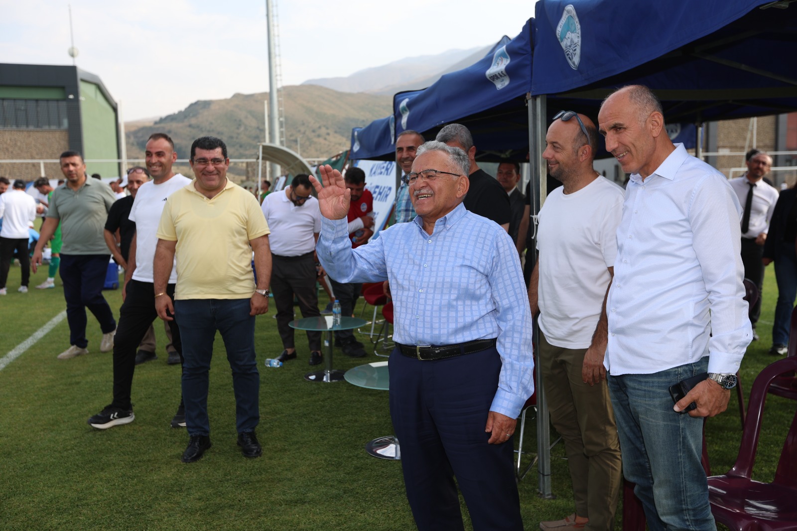 Başkan Büyükkılıç, Zirvedeki Kamp Merkezinde Kayserispor-Alanyaspor Hazırlık Maçını İzledi