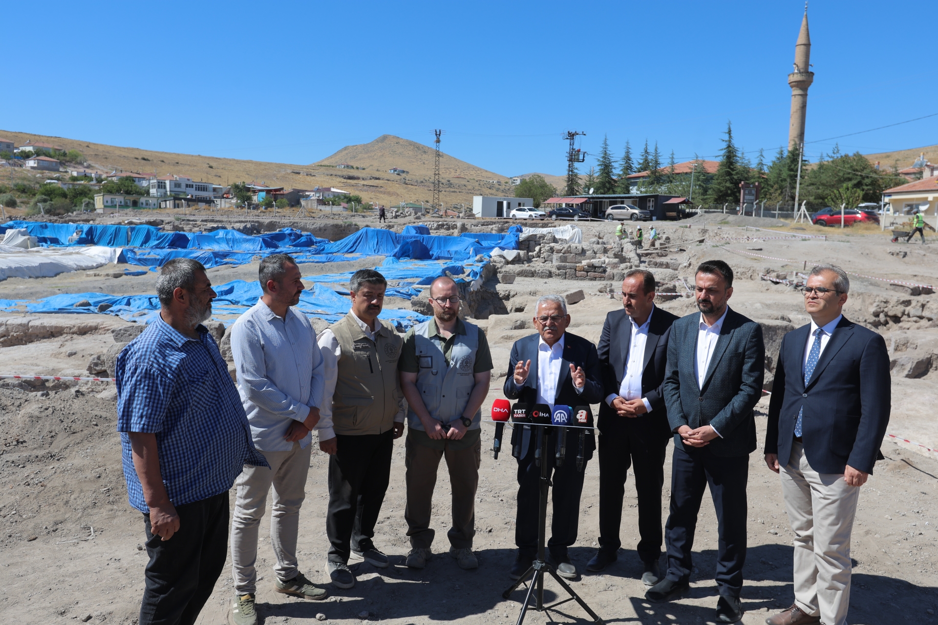 Başkan Büyükkılıç, Yeni Bulunan ve Heyecan Uyandıran Mozaikleri İnceledi