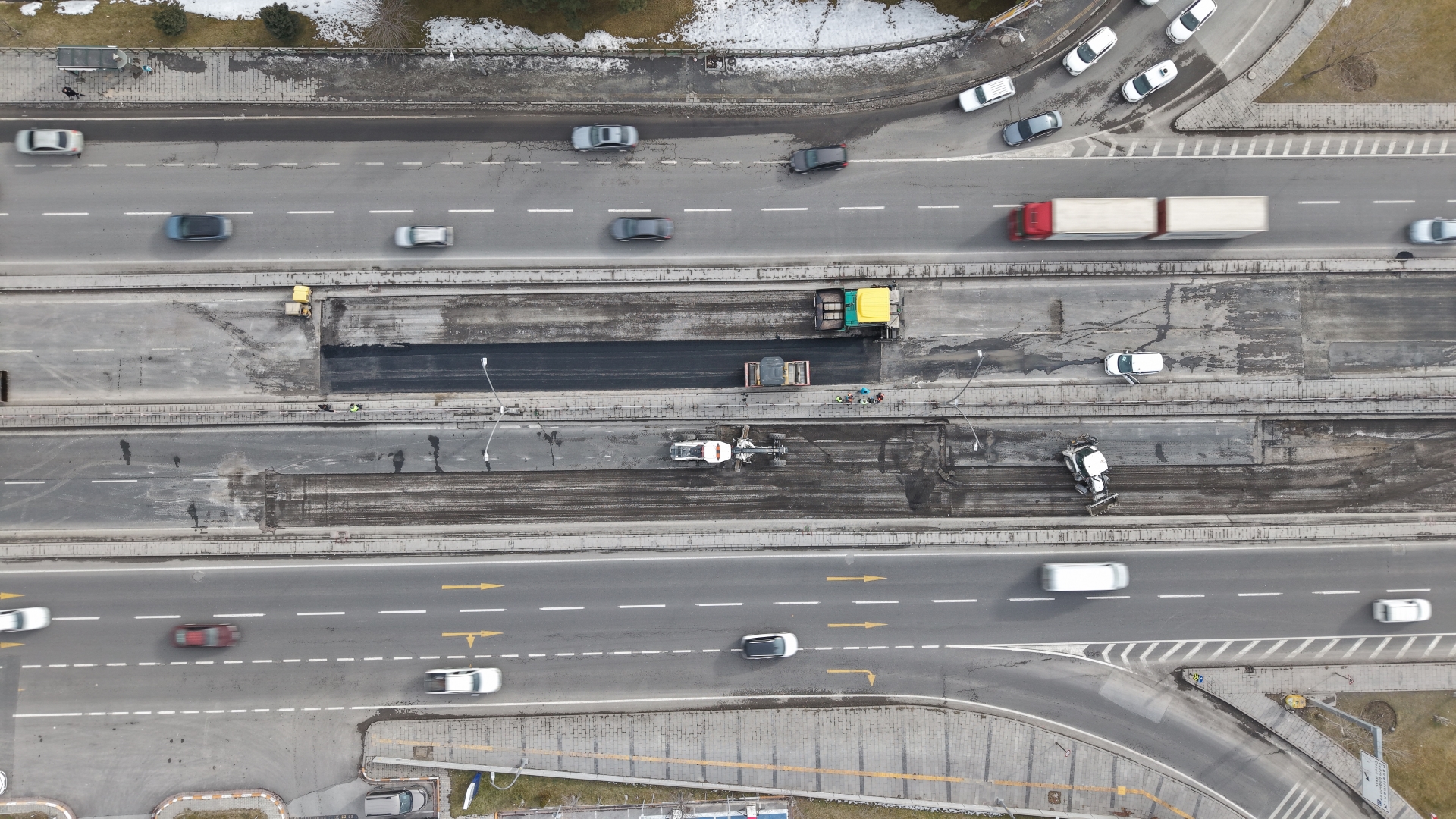 Büyükşehir, Güvenli ve Konforlu Ulaşım İçin Yol Bakım Onarım Çalışmalarına Başladı