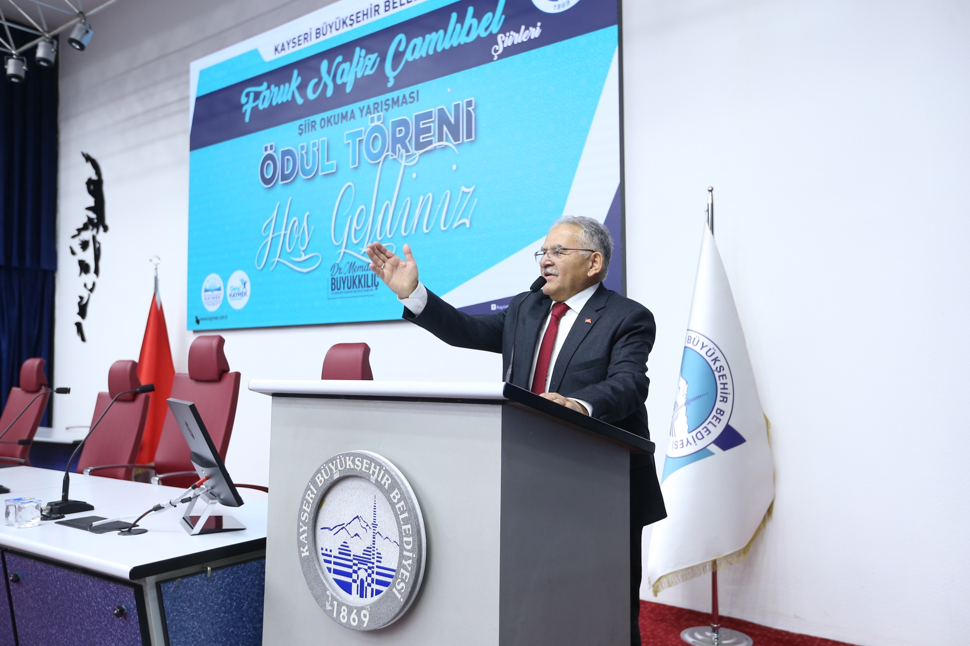 Genç Dostu Büyükkılıç, 582 Gencin Katıldığı Şiir Okuma Yarışmasında Ödülleri Takdim Etti