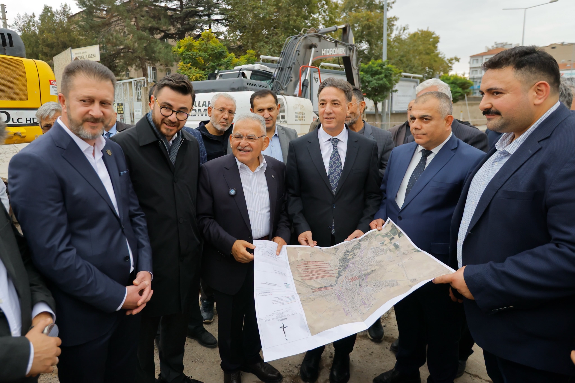 Başkan Büyükkılıç, Develi’deki Altyapı Yatırımlarını İnceledi: “İnsanlara Hizmet Etmek İçin Varız”