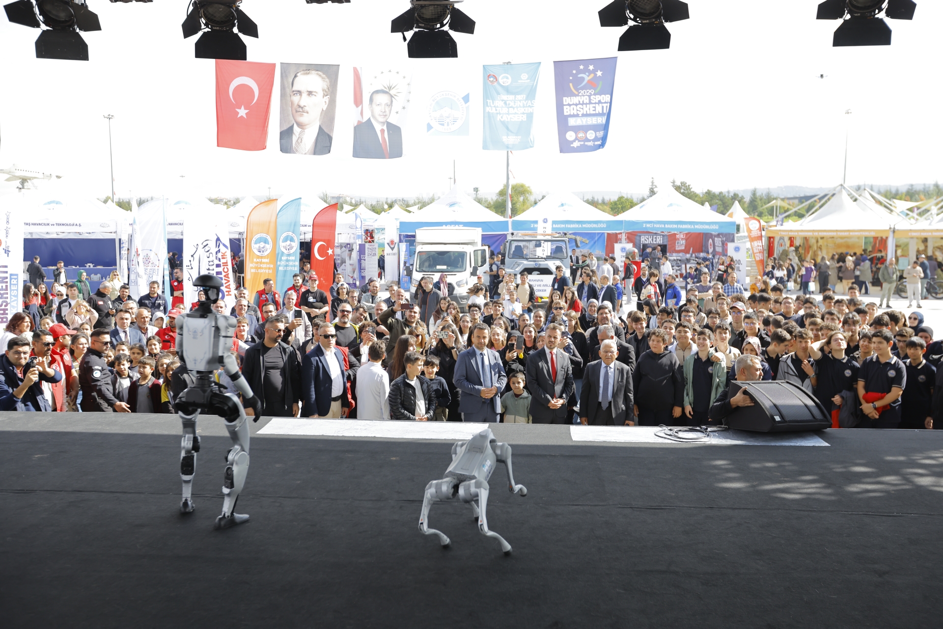 Bilim ve Teknoloji Şöleni Başladı: Başkan Büyükkılıç, Festivalde Bilim Tutkunları ile Bir Araya Geldi