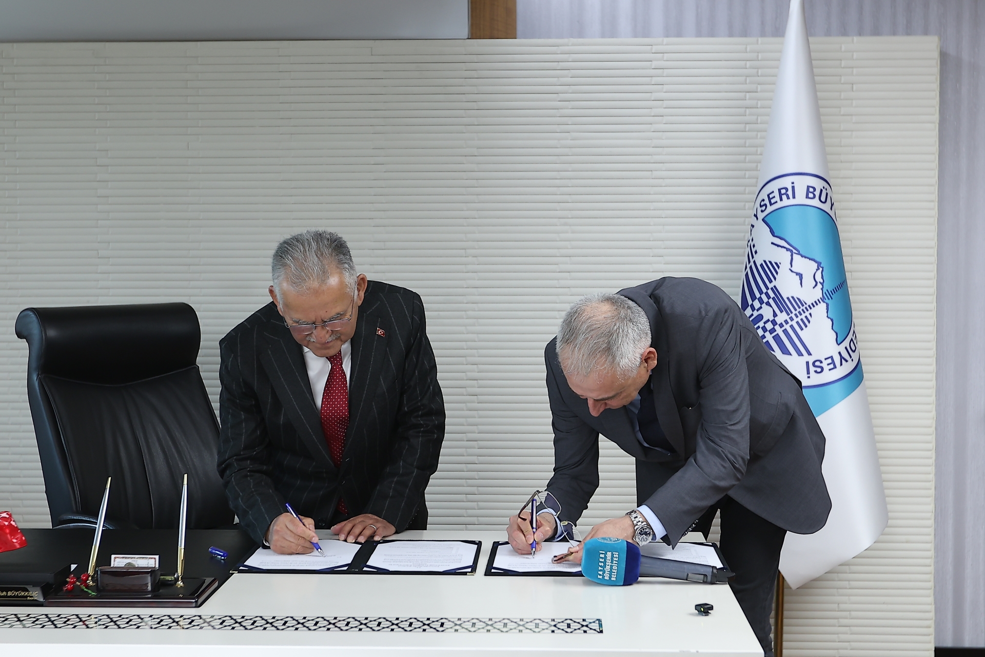 Başkan Büyükkılıç, Kartal Katlı Kavşağı İçin Besmeleyi Çekti, İmzayı Attı