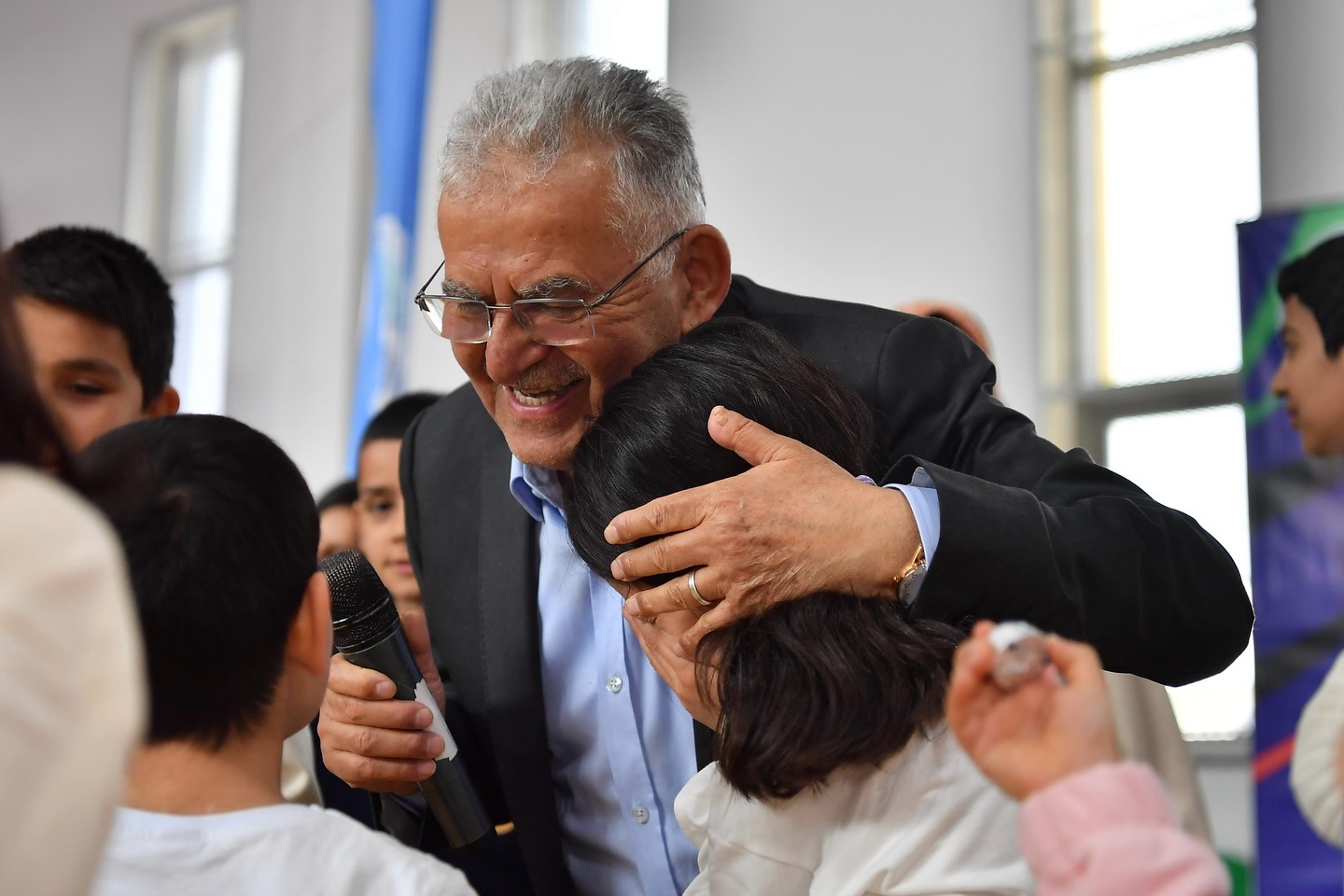 Başkan Büyükkılıç, Yürekleri Isıttı: Bayramda Çocukların Gönlünü Kazandı
