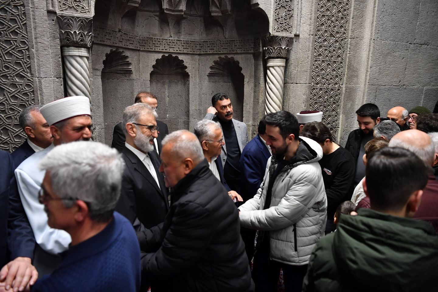 Başkan Büyükkılıç’tan Bayram Sabahı Gönül Buluşması: Vatandaşla Bayramlaştı