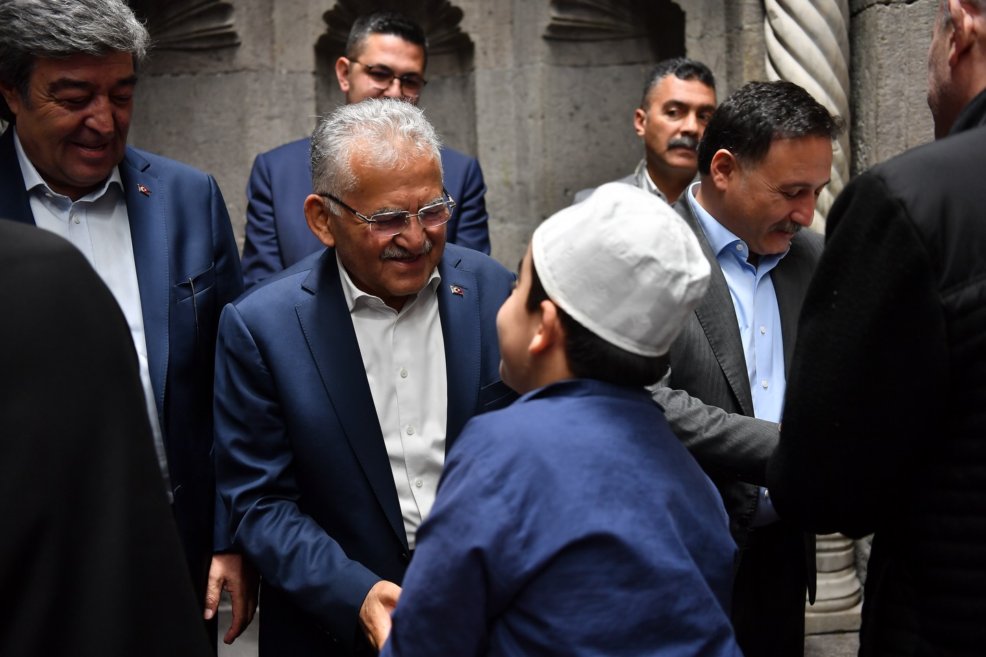 Başkan Büyükkılıç, Bayram Sabahında Vatandaşlarla Bayramlaştı