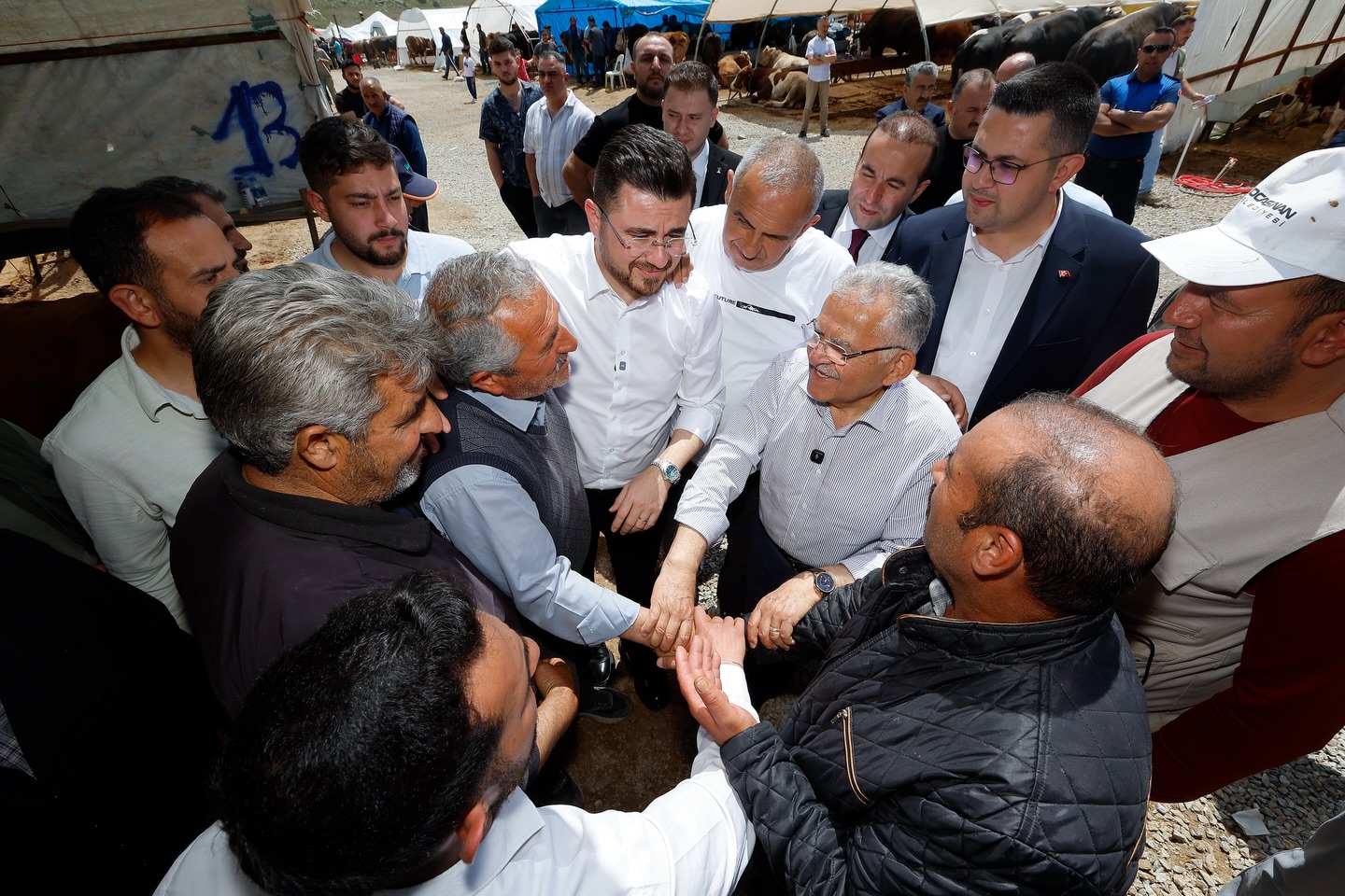 Başkan Büyükkılıç, Erkilet Kurban Pazarı’nda Sıkı Pazarlığa Katıldı
