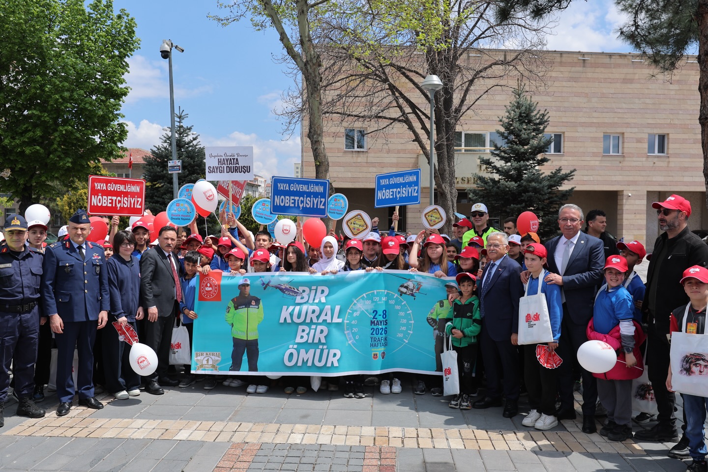 Başkan Büyükkılıç’tan Akıllı Ulaşım ve Trafik Güvenliği Mesajı: Vali Çiçek’ten Teşekkür
