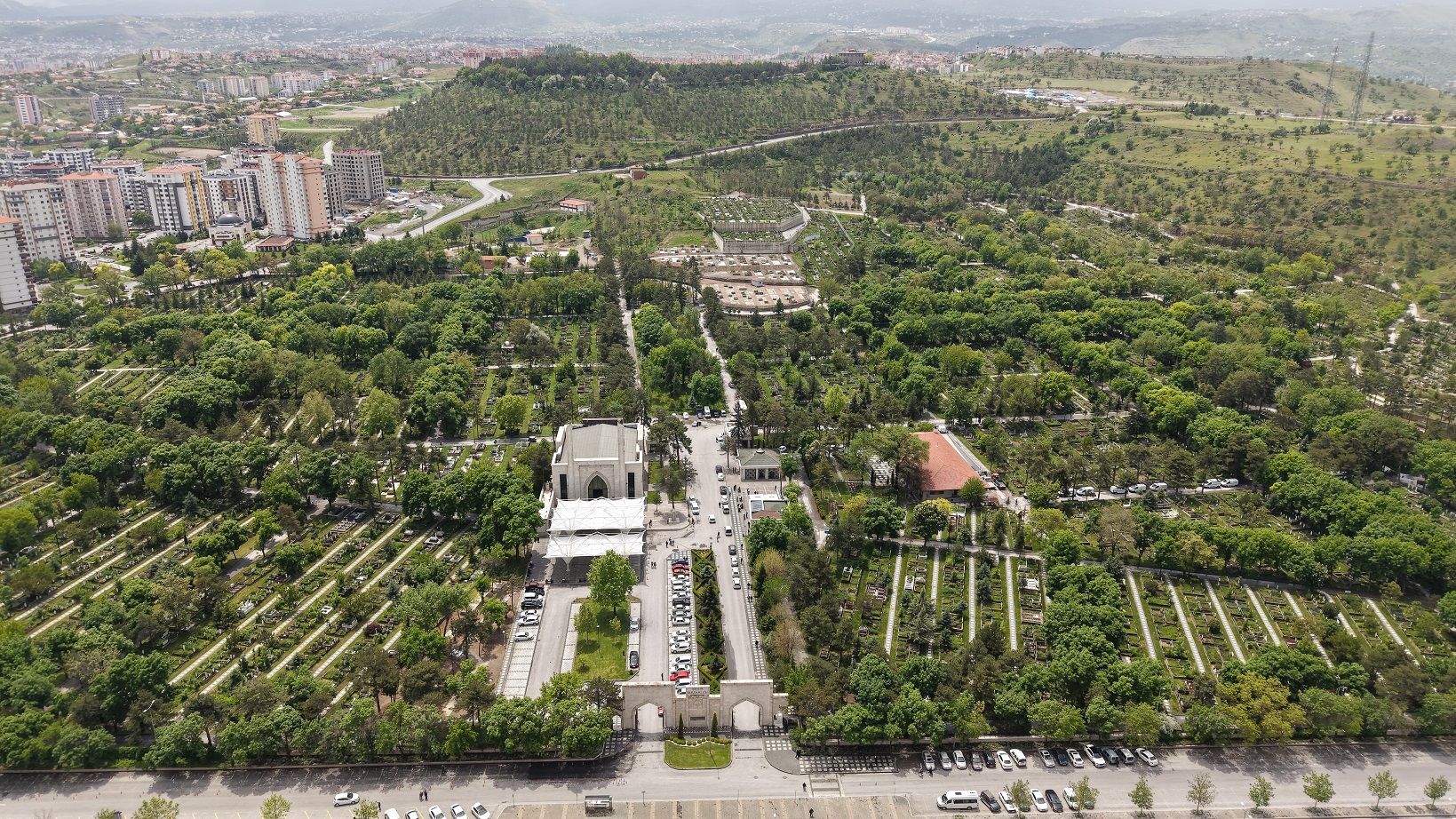 Kayseri Büyükşehir, Mezarlıkları Bayram Ziyaretlerine Hazır Hale Getirdi