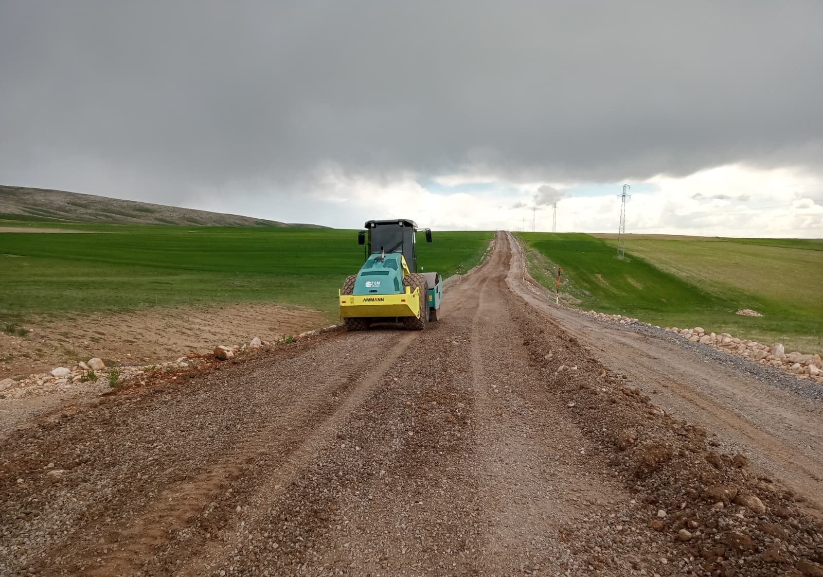 Kayseri Büyükşehir’den Kırsalda Hummalı Mesai: Kırsal Mahalle Yolları Bayrama Hazırlandı
