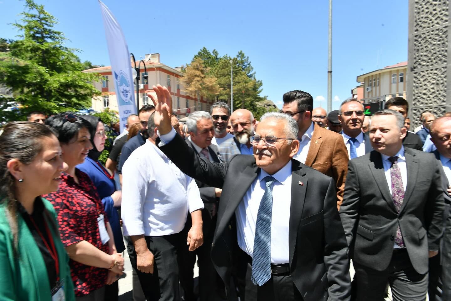 Başkan Büyükkılıç, Bünyan’da Vatandaşlarla Buluştu: “Emrinizdeyiz, Hizmetinizdeyiz”