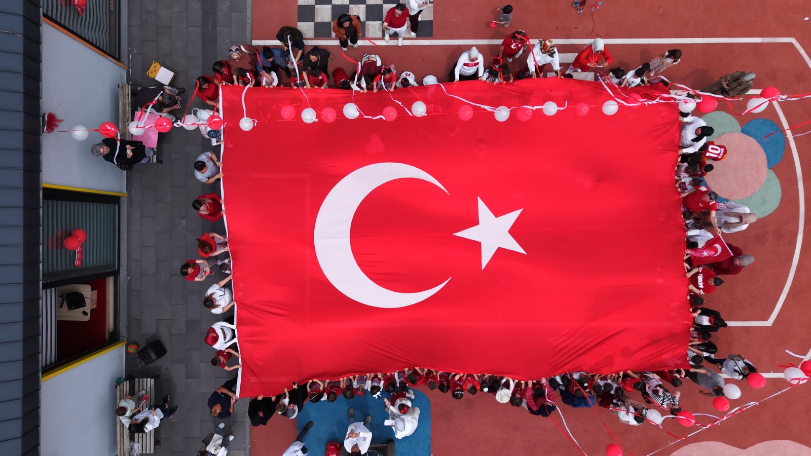 Büyükşehir’in Çocuk Kütüphanesi Miniklerinden A Milli Takıma Yürekleri Isıtan Destek