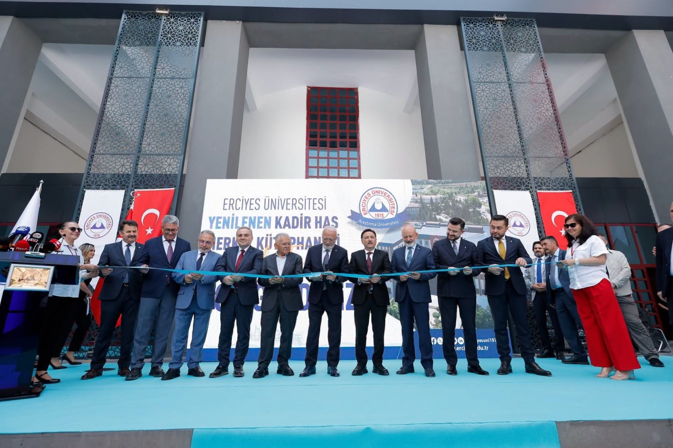 Başkan Büyükkılıç, Yenilenen Kadir Has Merkez Kütüphanesi'nin Açılışını Yaptı