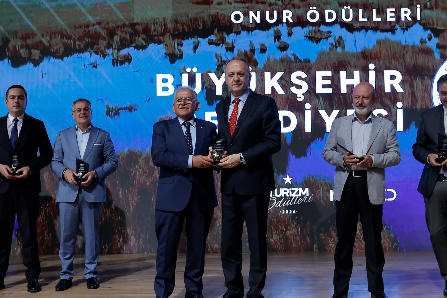 Başkan Büyükkılıç’a Turizmde Üç Anlamlı Ödül Birden