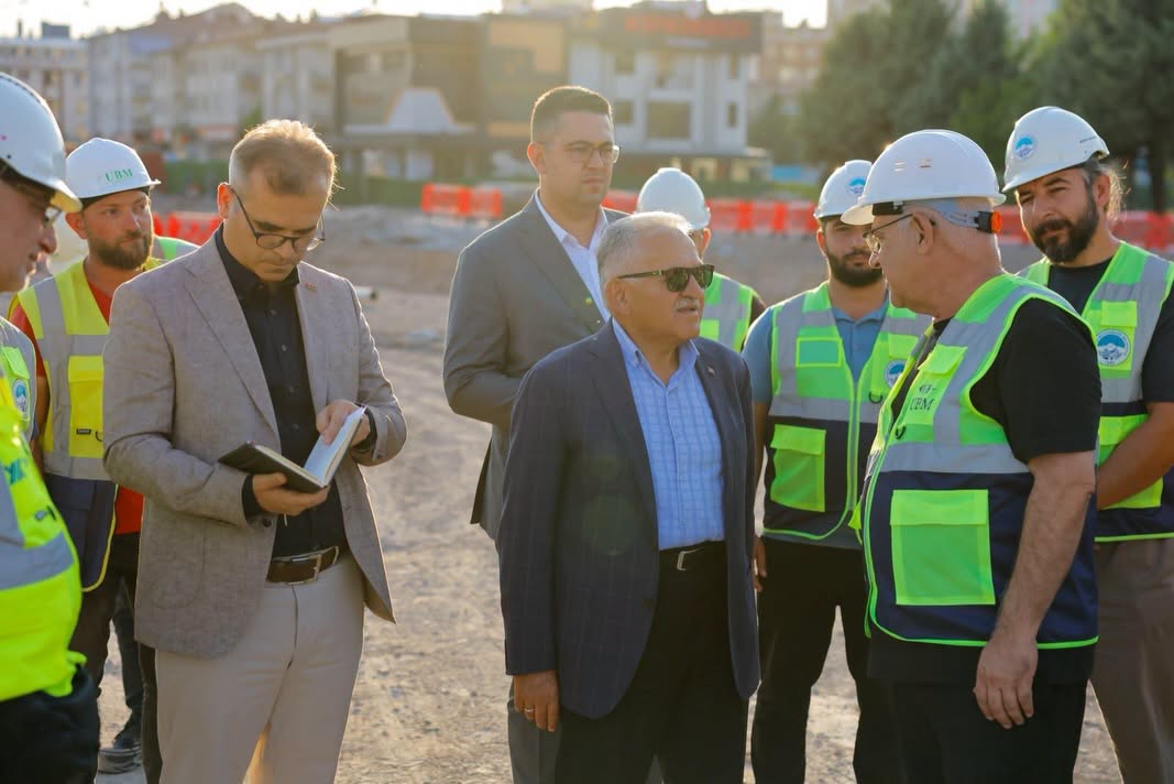 Başkan Büyükkılıç, Kartal Katlı Kavşağı’nda Çalışmaları Adım Adım İzliyor