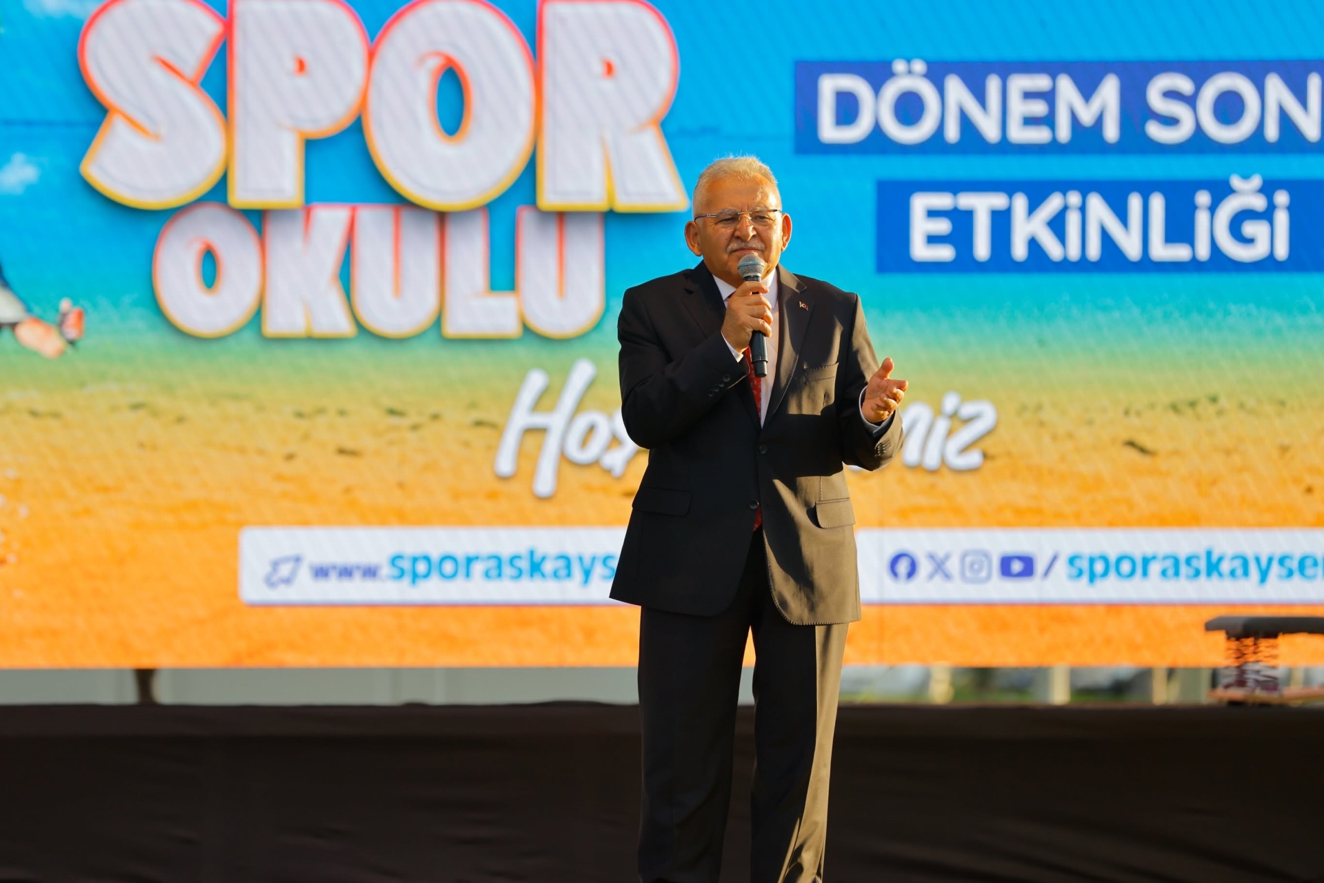 Büyükkılıç, Yaz Spor Okullarının Görkemli Finalinde Gençlerin Coşkusuna Ortak Oldu