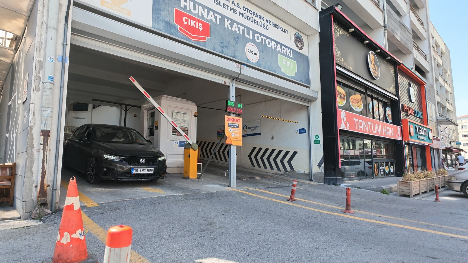 Büyükşehir’den Teknoloji ve Yerli Ar-Ge Gücüyle Akıllı Otopark Sistemi