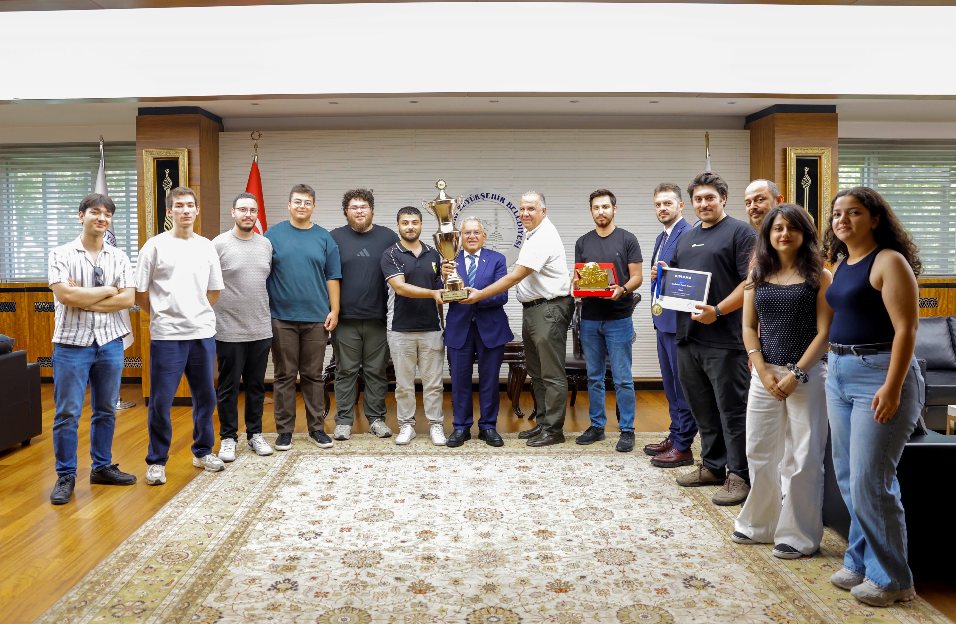 Başkan Büyükkılıç, Şampiyon Teknofest Gençlerini Makamında Ağırladı