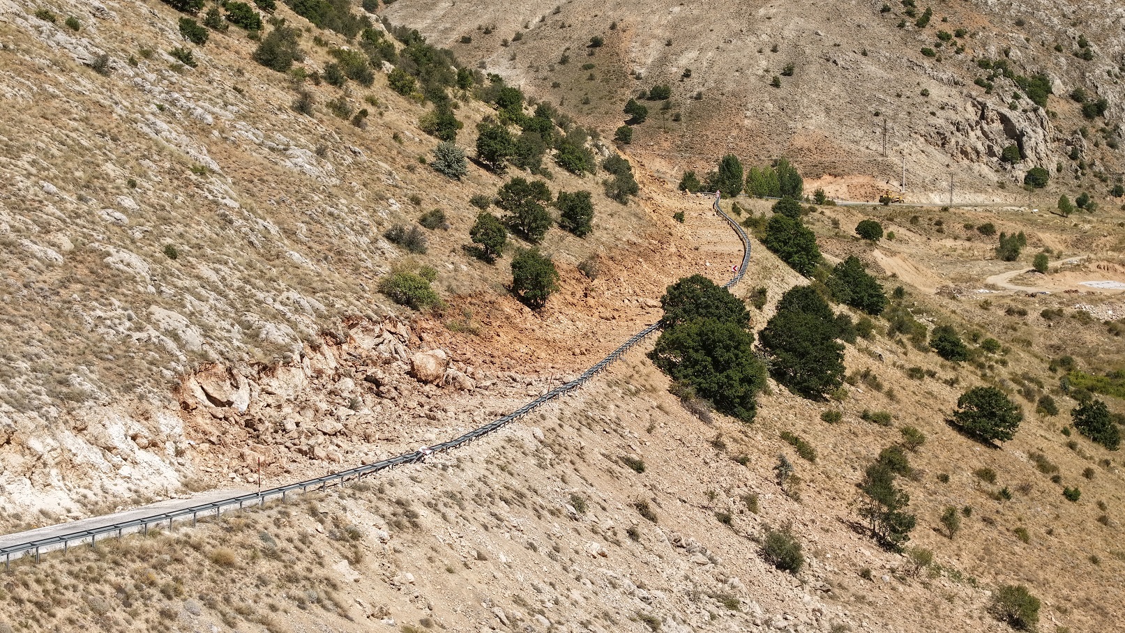 Büyükşehir’den Sarız’da Ulaşım İçin 1,3 Kilometrelik Güzergâhta Hummalı Çalışma