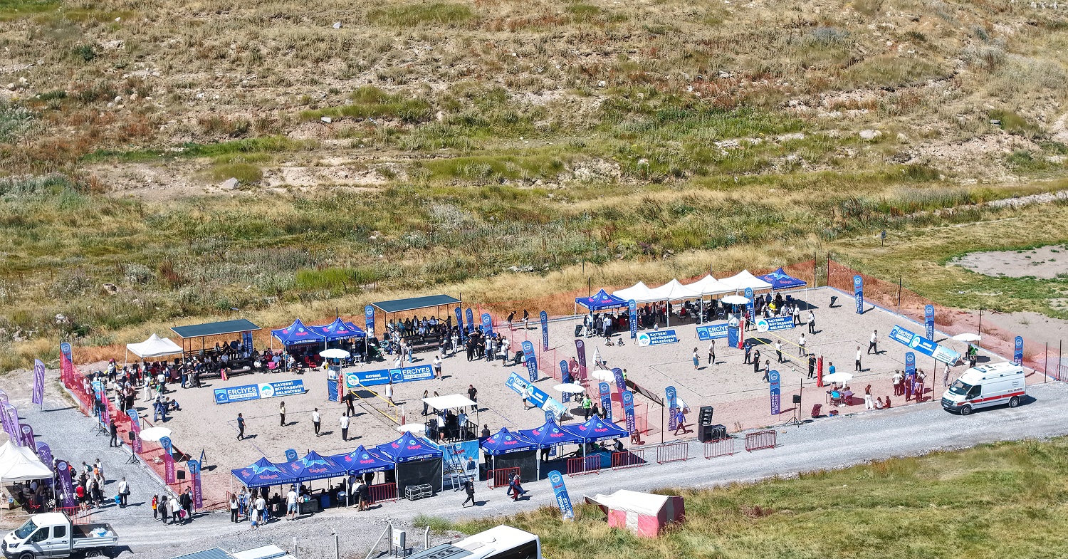Erciyes’te 2 Bin 200 Metrede Plaj Voleybolu Heyecanı: “Muhteşem”