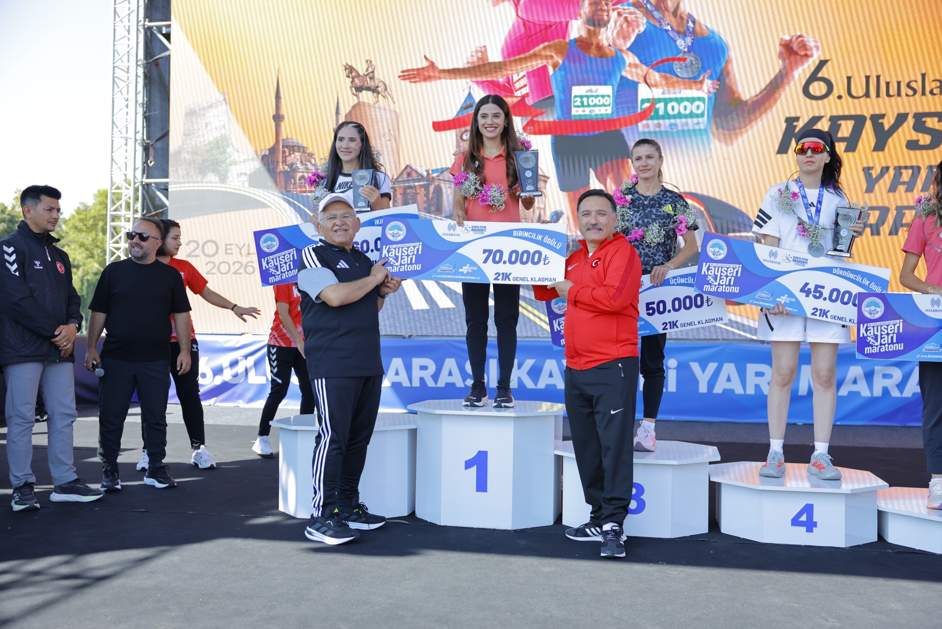 Kayseri’de Dünya Koştu: 10 Bin Kişi 6. Uluslararası Kayseri Yarı Maratonu’nda Buluştu